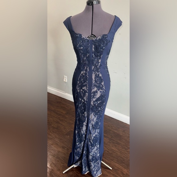 Elegant Navy Lace Evening Gown - Picture 6 of 6